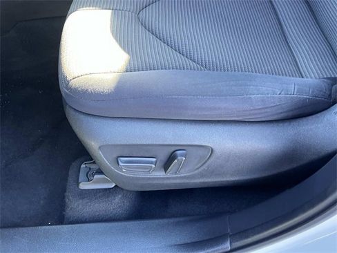 Used 2020 Toyota Highlander LE image 17