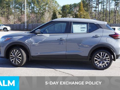 Used 2024 Nissan Kicks SV image 3