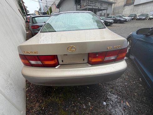 Used 1999 Lexus ES 330 FWD image 2