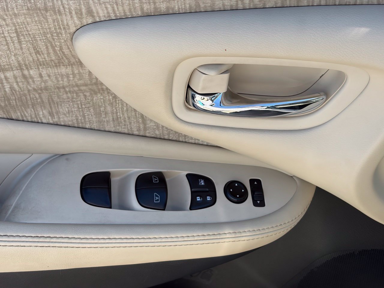 Used 2023 Nissan Murano SV FWD image 7