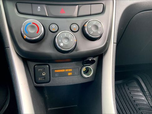 Used 2019 Chevrolet Trax LT w/ LT Convenience Package AWD/4WD image 36