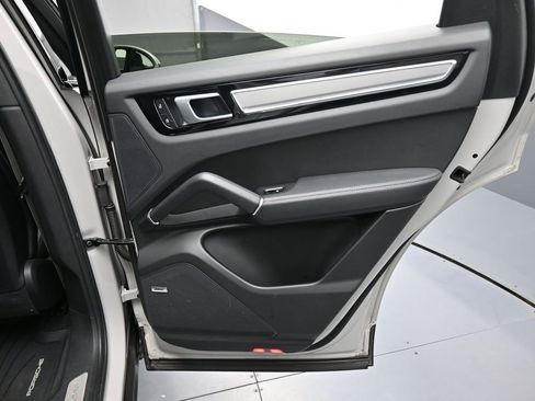 Certified 2023 Porsche Cayenne Coupe AWD/4WD image 25