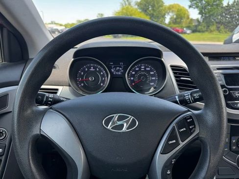 Used 2015 Hyundai Elantra SE FWD image 21