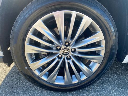 Used 2023 Toyota Highlander Platinum image 31