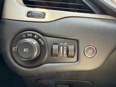 Used 2016 Jeep Cherokee Latitude w/ Comfort/Convenience Group AWD/4WD image 25