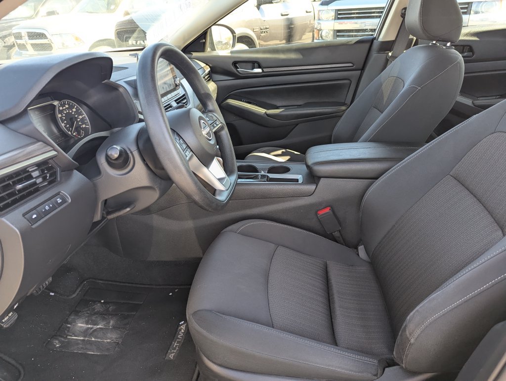 Used 2025 Nissan Altima 2.5 SV FWD image 24