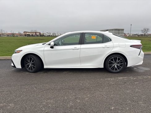 Used 2023 Toyota Camry SE w/ Cold Weather Package image 8