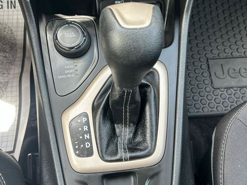 Used 2014 Jeep Cherokee Latitude w/ Cold Weather Group AWD/4WD image 22