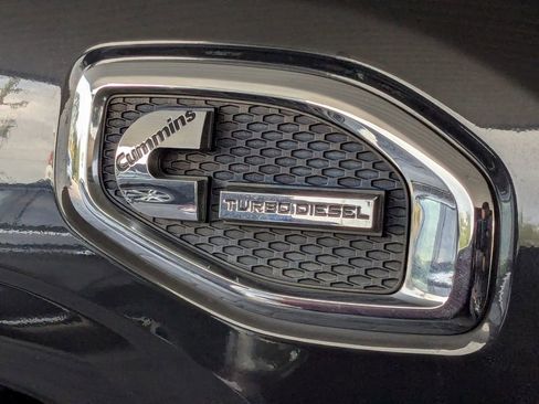 Used 2019 Nissan Titan SV w/ SV Convenience Package image 10