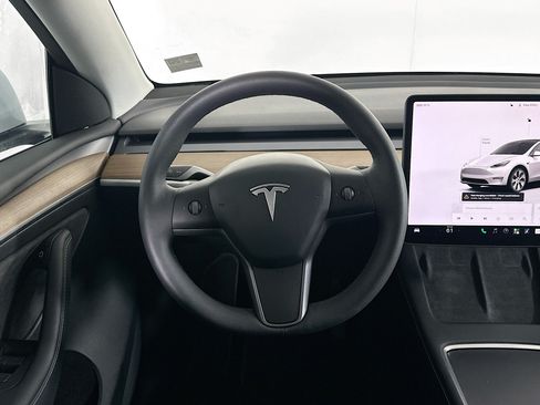 Used 2023 Tesla Model Y Long Range AWD/4WD image 17