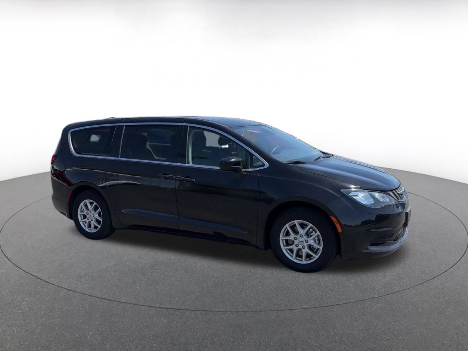 Used 2024 Chrysler Voyager LX FWD image 2
