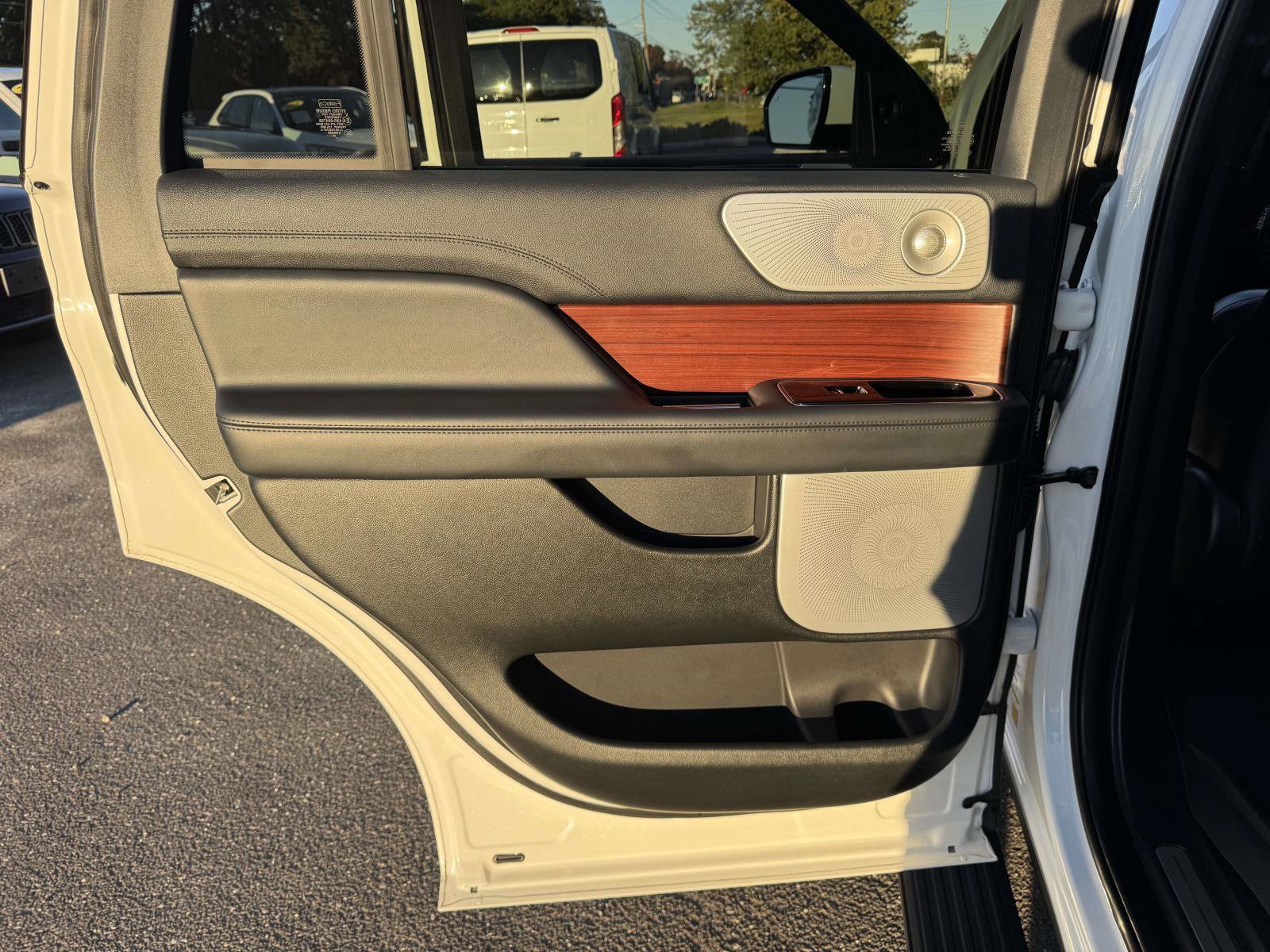 Used 2023 Lincoln Navigator Reserve AWD/4WD image 35