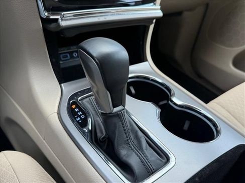 Used 2022 Jeep Grand Cherokee Laredo E RWD image 16