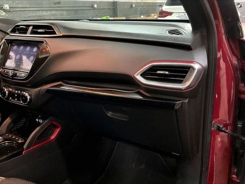Used 2022 Chevrolet TrailBlazer RS w/ Sun and Liftgate Package image 18
