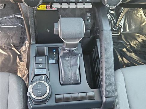 Used 2025 Toyota Tacoma SR5 AWD/4WD image 16