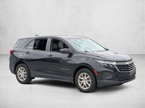 Used 2023 Chevrolet Equinox LS image 3
