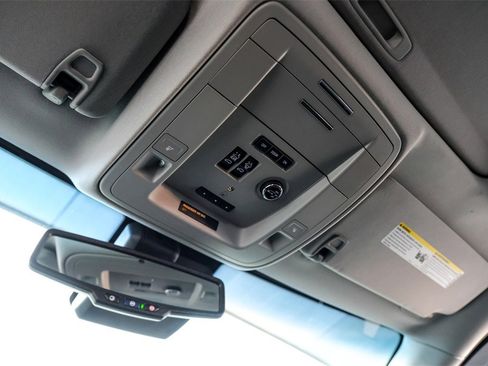 Used 2018 GMC Yukon SLT w/ Open Road Package image 29