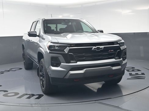 Used 2024 Chevrolet Colorado Z71 w/ Z71 Convenience Package 2 AWD/4WD image 3