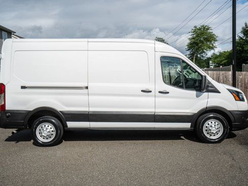 Used 2024 Ford Transit 250 148 Medium Roof Extended AWD image 3