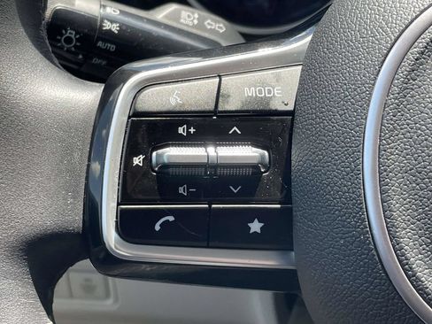 Used 2024 Kia Carnival EX FWD image 29