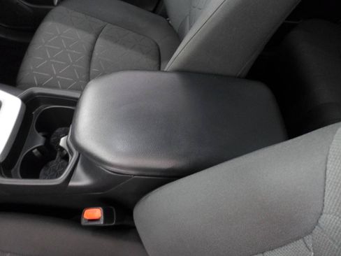 Used 2021 Toyota RAV4 XLE w/ Convenience Package FWD image 34