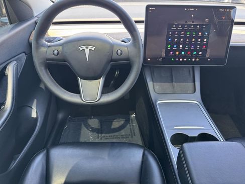 Used 2022 Tesla Model Y Long Range AWD/4WD image 24