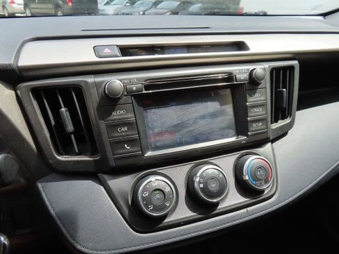 Used 2014 Toyota RAV4 LE FWD image 21