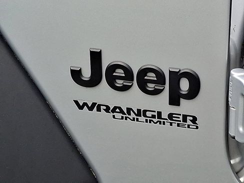 Used 2022 Jeep Wrangler Unlimited Sport AWD/4WD image 31