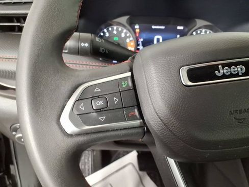 Used 2025 Jeep Compass Trailhawk AWD/4WD image 16