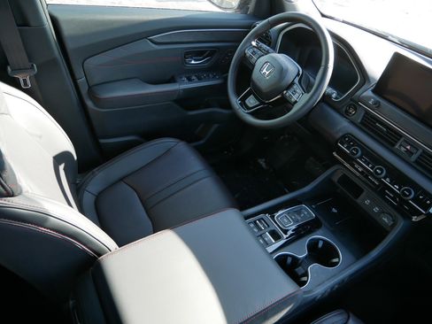 New 2026 Honda Pilot Black Edition image 9