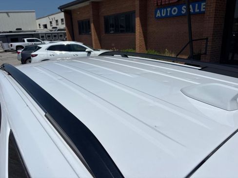 Used 2024 Chevrolet Equinox Premier AWD/4WD image 9