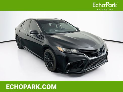 Used 2023 Toyota Camry SE FWD image 1
