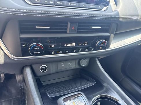 Used 2023 Nissan Rogue SV w/ SV Premium B Package FWD image 22