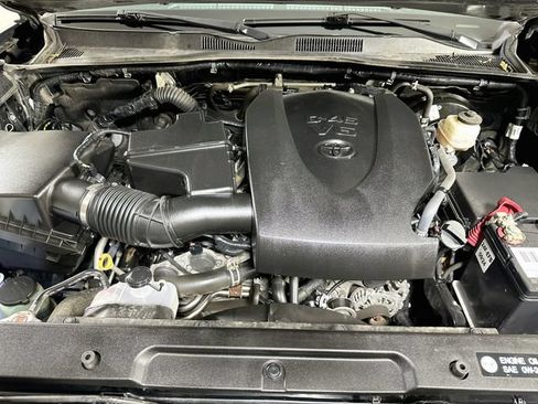 Used 2019 Toyota Tacoma TRD Sport AWD/4WD image 31