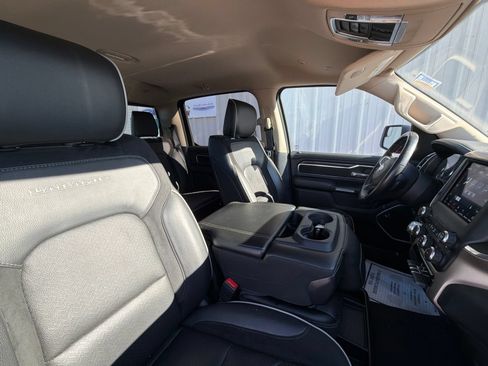 Used 2019 RAM 1500 Laramie AWD/4WD image 8