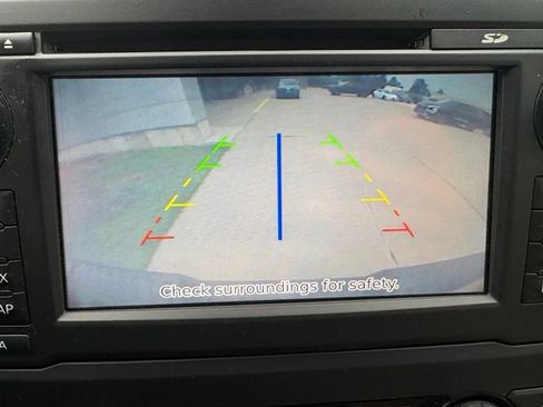 Used 2017 Nissan Titan SV RWD image 4