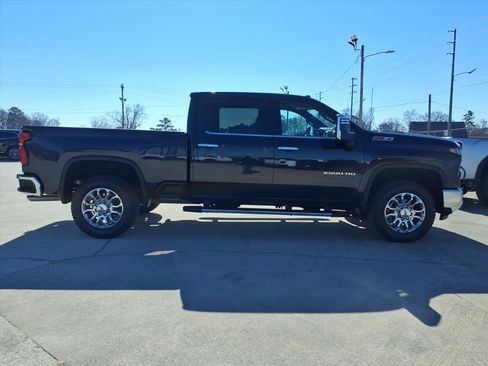 Used 2024 Chevrolet Silverado 2500 LTZ w/ LTZ Plus Package image 8
