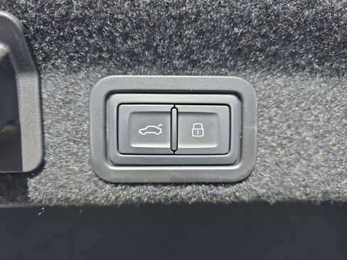 Used 2025 Audi A6 Premium Plus image 13