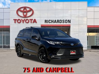 Used 2025 Toyota Sienna XLE Woodland Edition