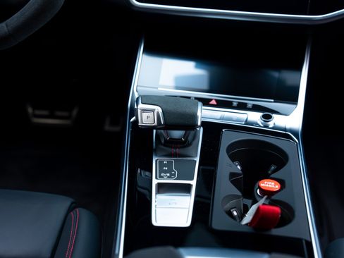 Used 2025 Audi RS 6 performance image 37