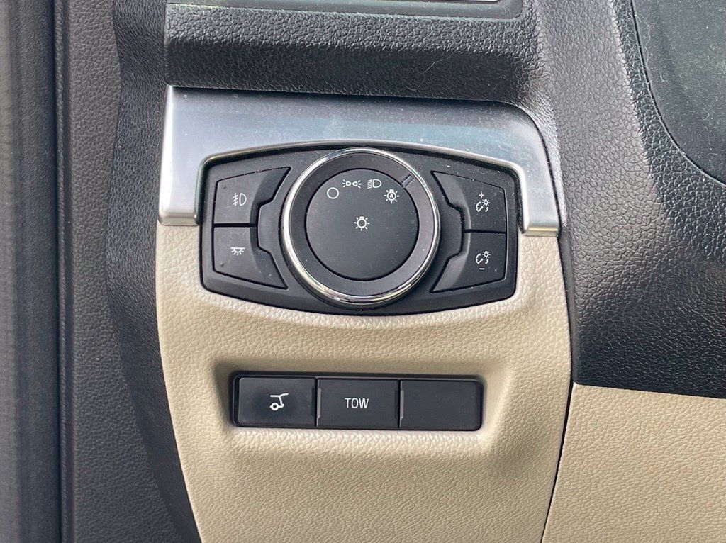 Used 2018 Ford Explorer Limited w/ Equipment Group 301A FWD image 10