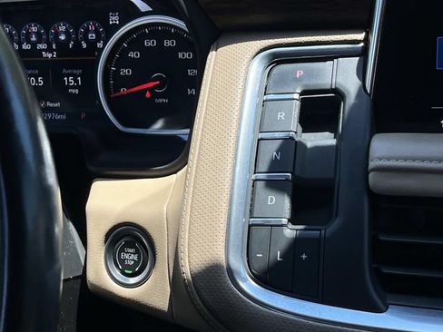 Used 2021 Chevrolet Tahoe Premier w/ Premium Package AWD/4WD image 14