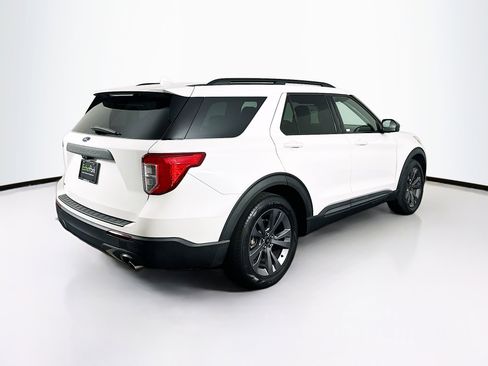 Used 2022 Ford Explorer XLT w/ Equipment Group 202A image 9