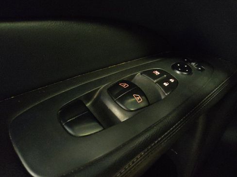 Used 2020 Nissan Pathfinder SV AWD/4WD image 27