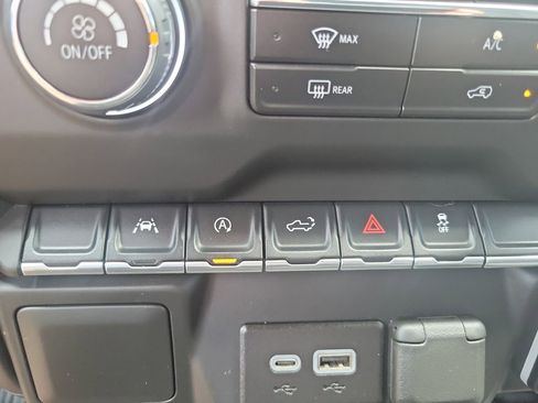 Used 2023 Chevrolet Silverado 1500 Custom AWD/4WD image 33