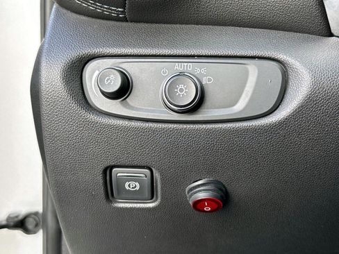 Used 2020 Chevrolet Blazer LT image 33