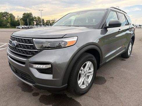 Used 2023 Ford Explorer XLT w/ Equipment Group 202A AWD/4WD image 2