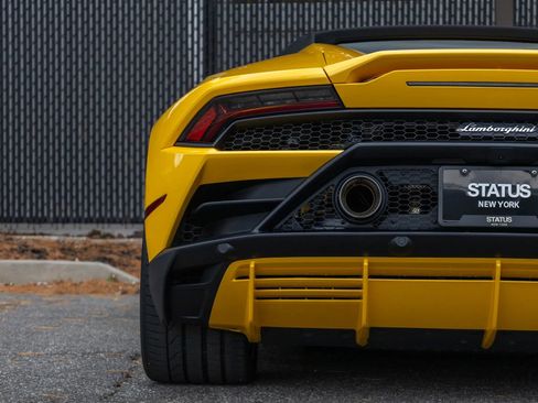 Used 2024 Lamborghini Huracan EVO image 34