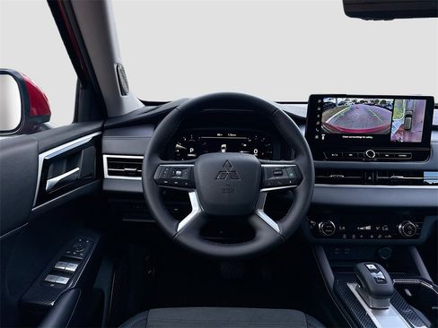 New 2025 Mitsubishi Outlander SE image 24