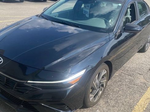 Used 2024 Hyundai Elantra SEL w/ Convenience Package FWD image 1